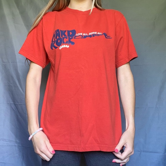 Hard Rock Cafe Rare London Guitar Medium Graphic T-Shirt “Love All, Serve All” - Picture 2 of 7